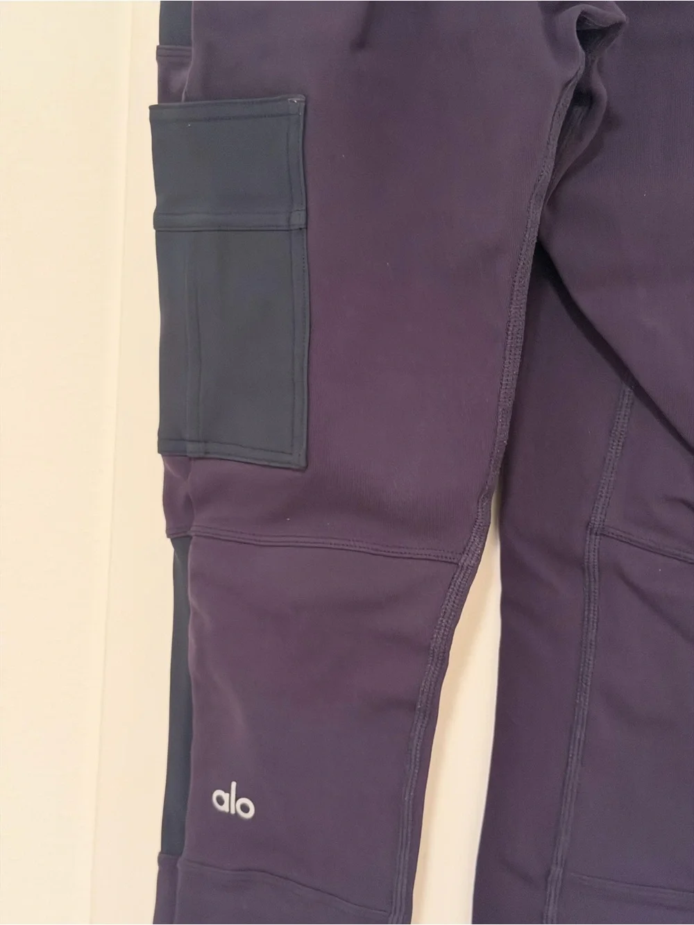 $134 ALO YOGA navy blue LEGGINGS SIZE XS